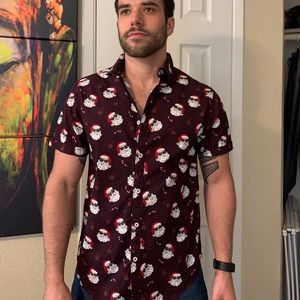 Men’s holiday themed short sleeve button up.